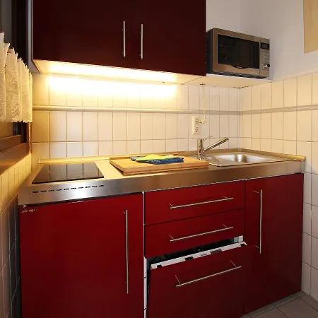 Haus Ingeborg Ferienwohnung 01 * Kuehlungsborn